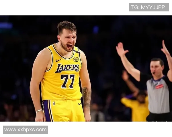 湖人600万超值签约23岁射手！东契奇配合天衣无缝，湖人新援首秀轰25+8