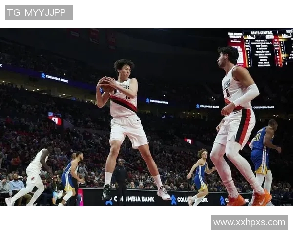 喧宾夺主，开拓者下起三分雨，淹没雄鹿队，杨瀚森无机会登场